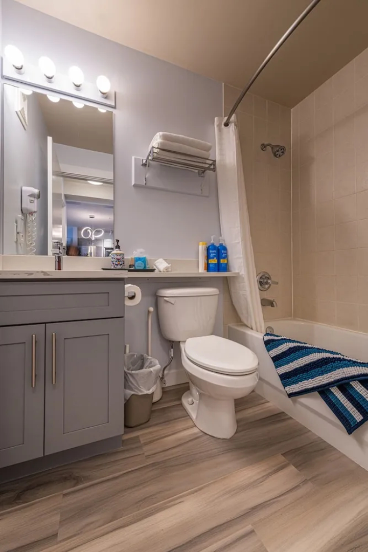 WindTower Resort - 1 BR Suite or 1 Single Room