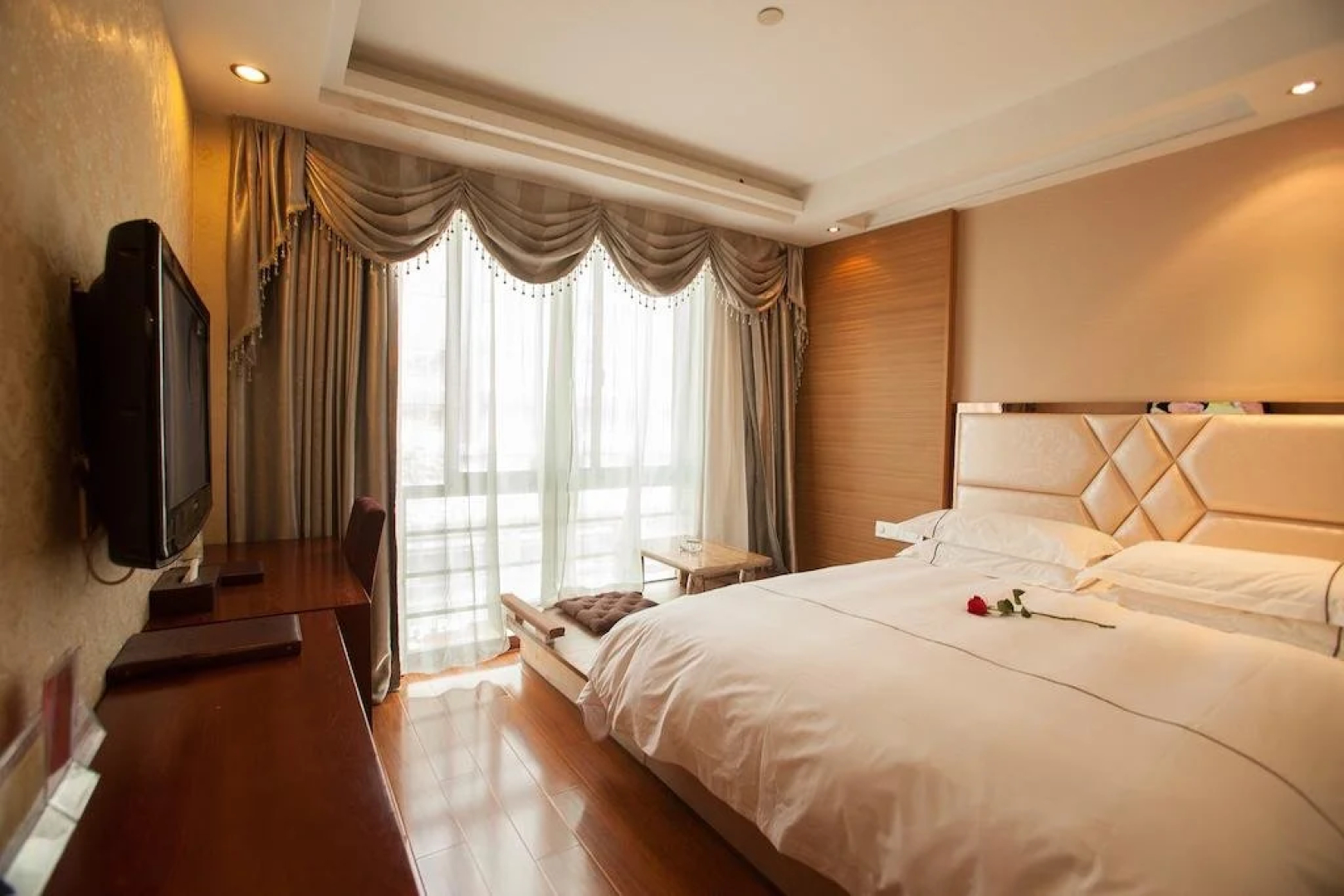 Yiwu Luck Bear Hotel