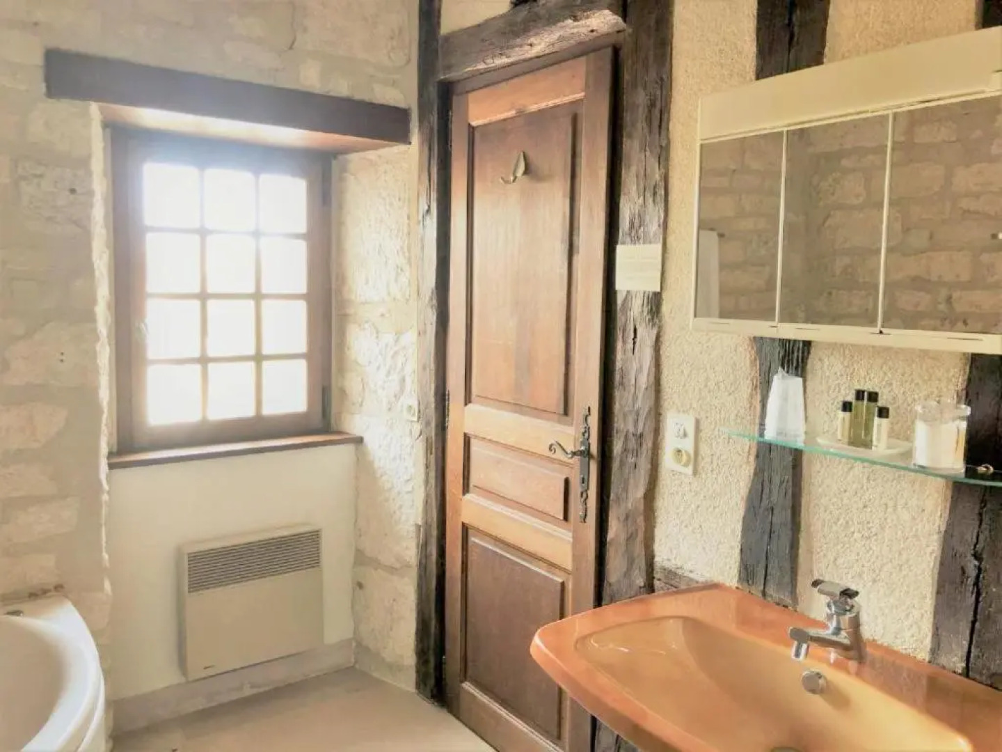 Maison de 3 chambres avec jacuzzi et wifi a Chablis