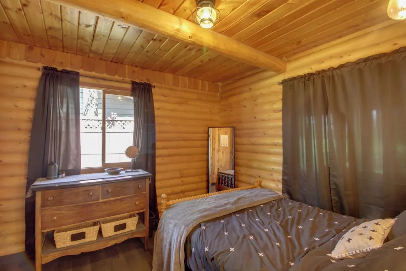 1 Mi to Beach & Lake: Breezy Point Cabin w/ Yard!