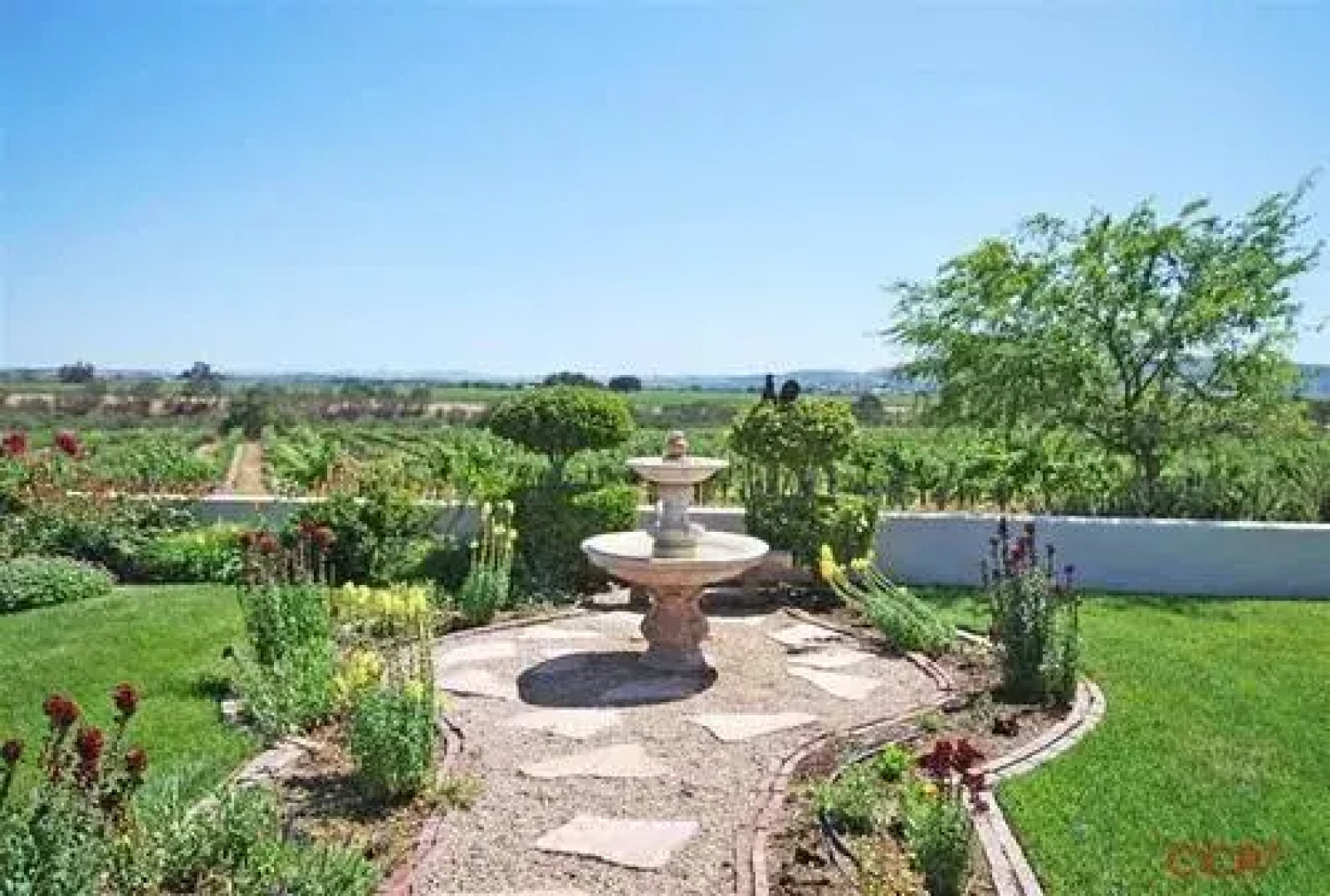 Wellsona Vineyard 3 Br home by RedAwning