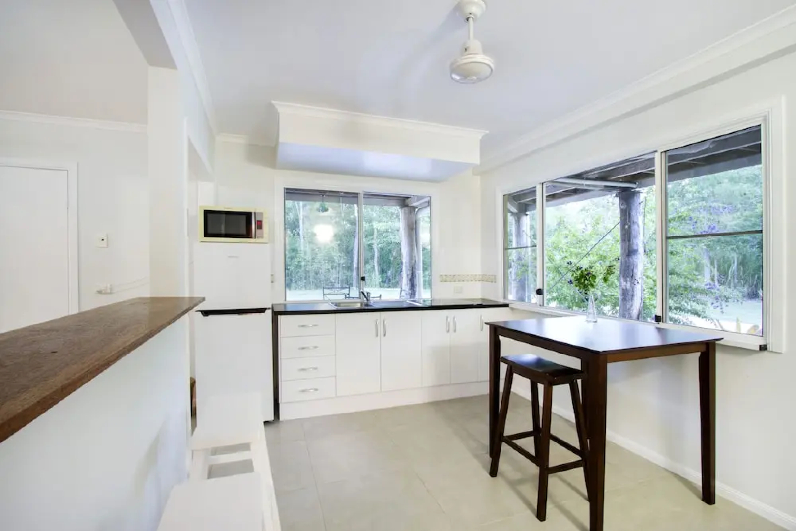 Airlie Beach Eco Cabins - Adults only