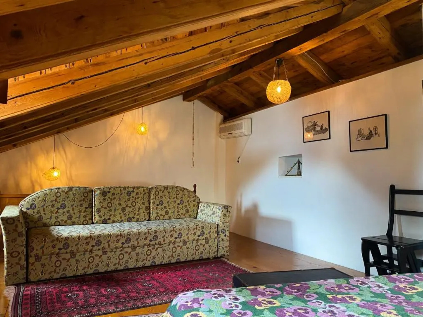 Charming Bohemian house in Perast