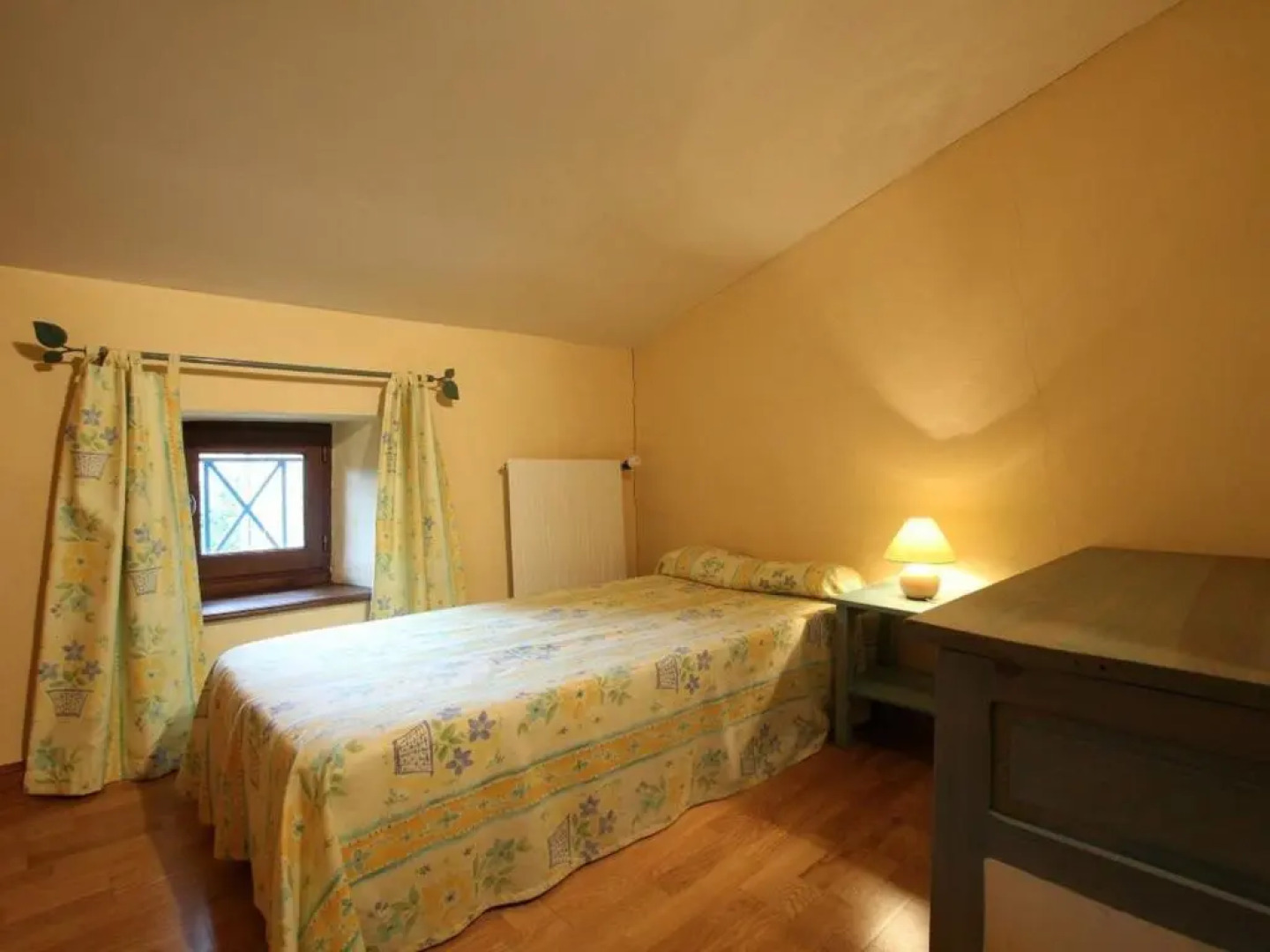 Gîte Villeneuve-d'Allier, 4 pièces, 6 personnes - FR-1-582-208