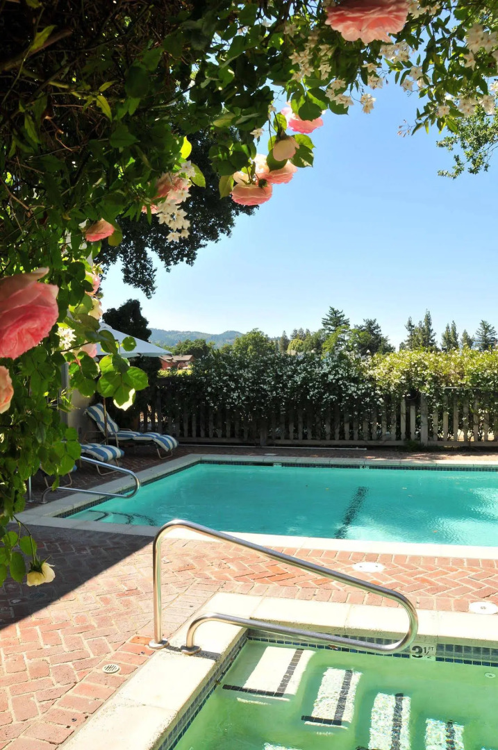 Vineyard Country Inn