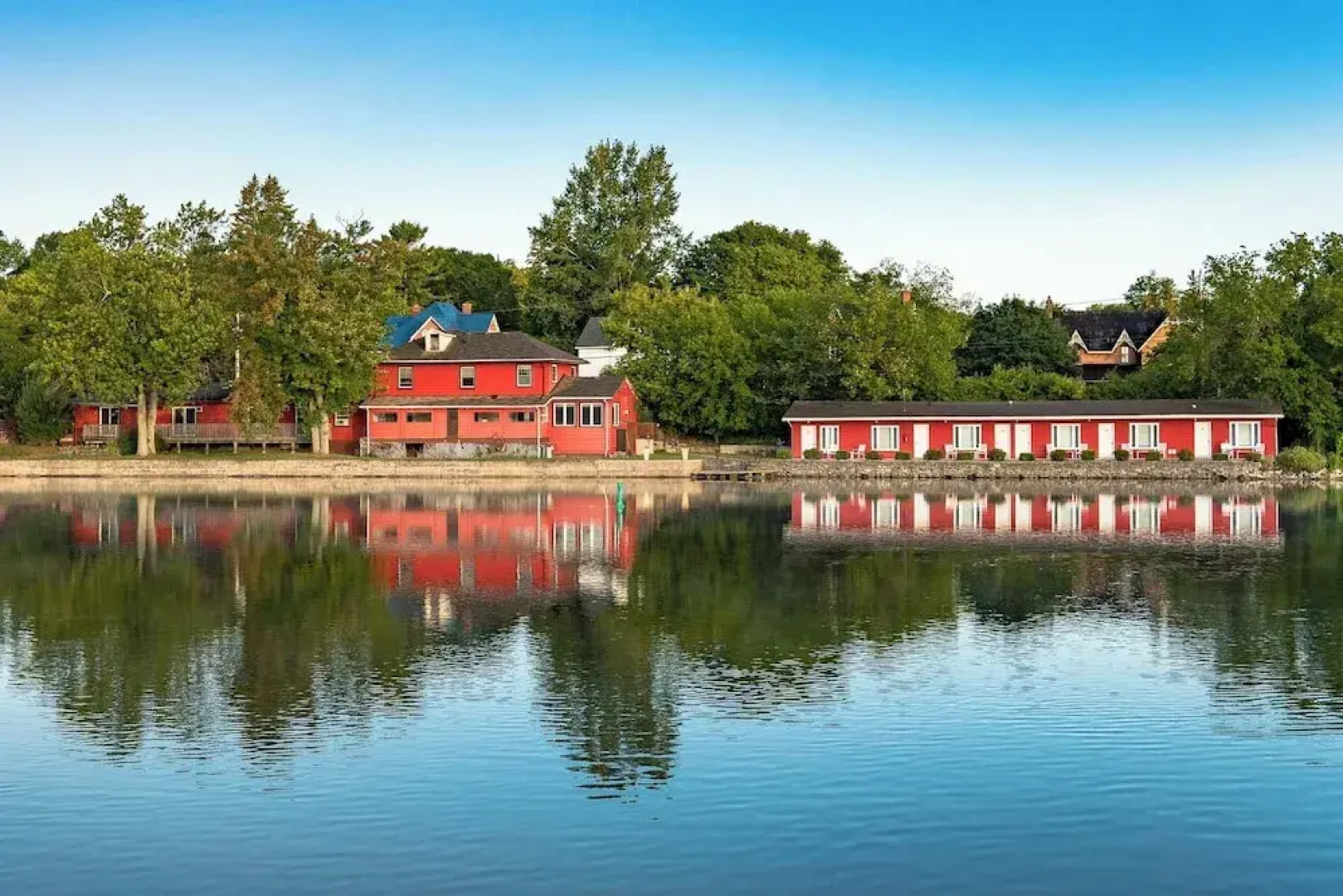 The Water's Edge Inn