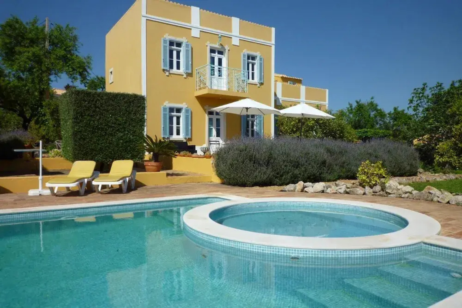 Quinta Amarela XL by Portucasa