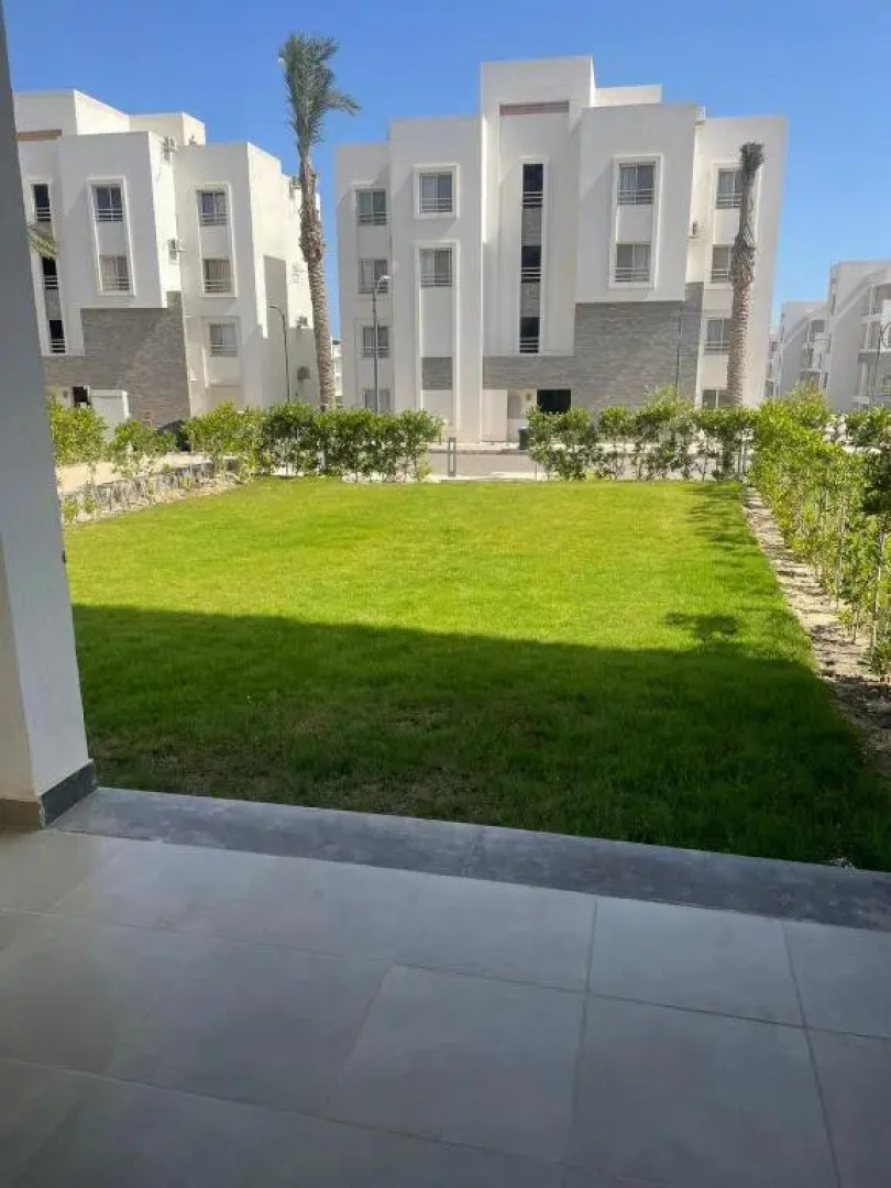 2 bedroom Chalet with garden for rent at Amwaj north cost