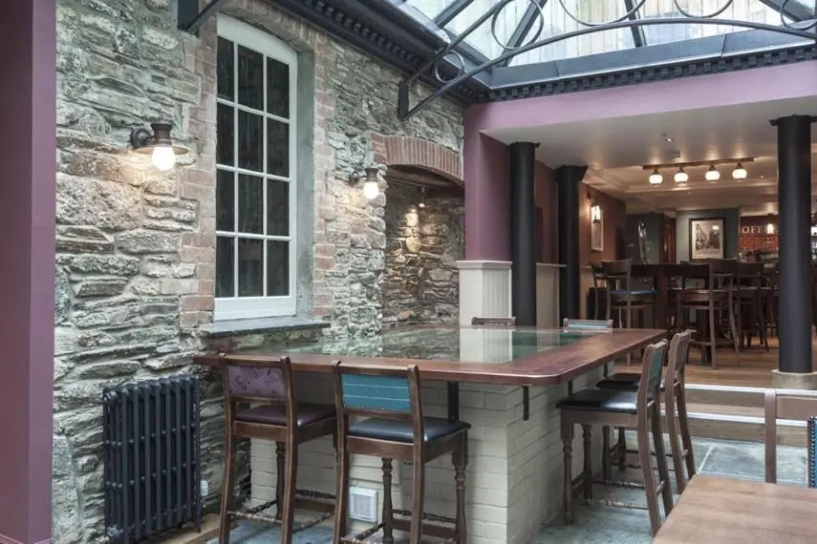 The Queens Head Hotel