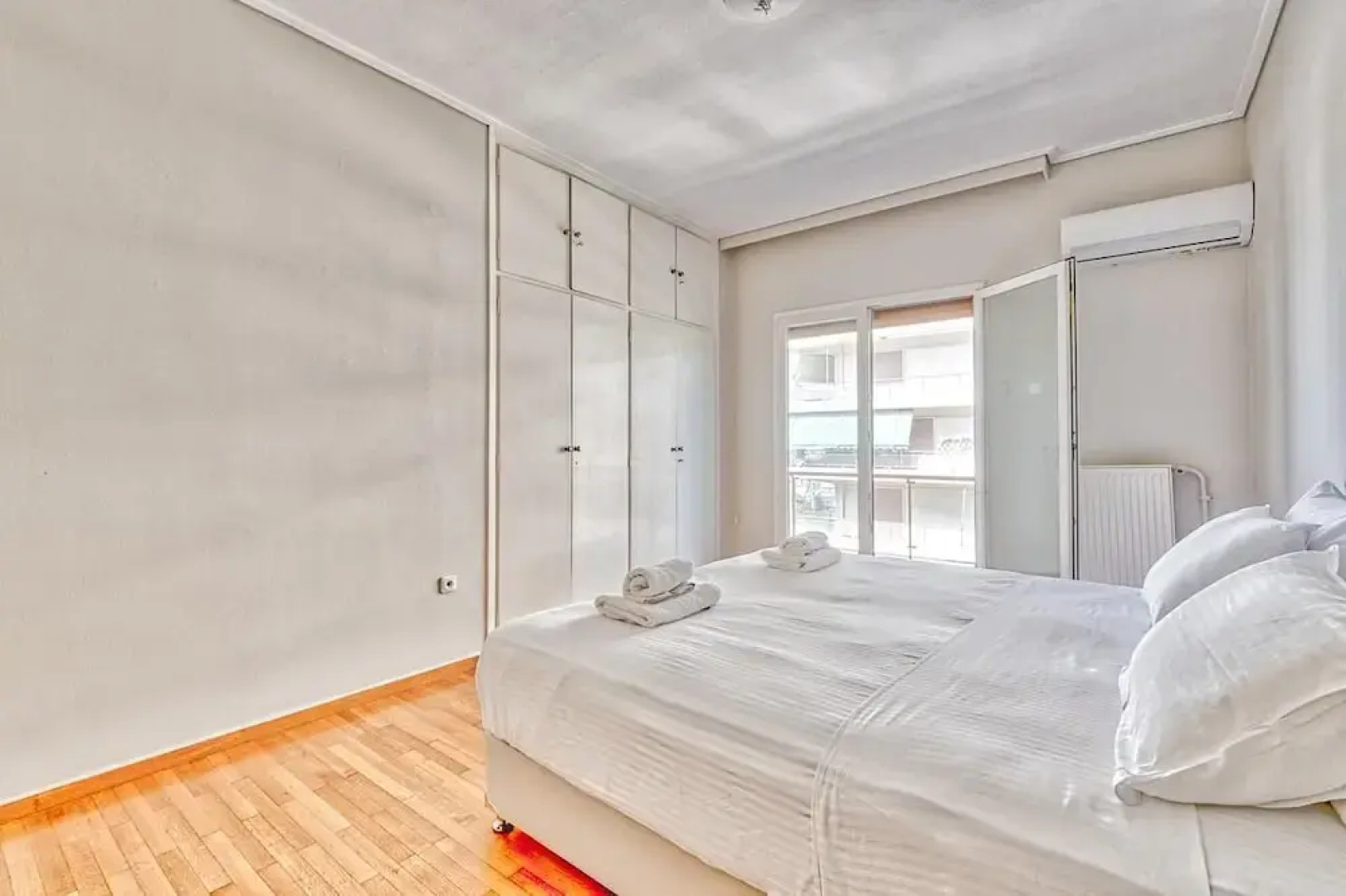 Spacious 3 bedroom apartment in Alimos