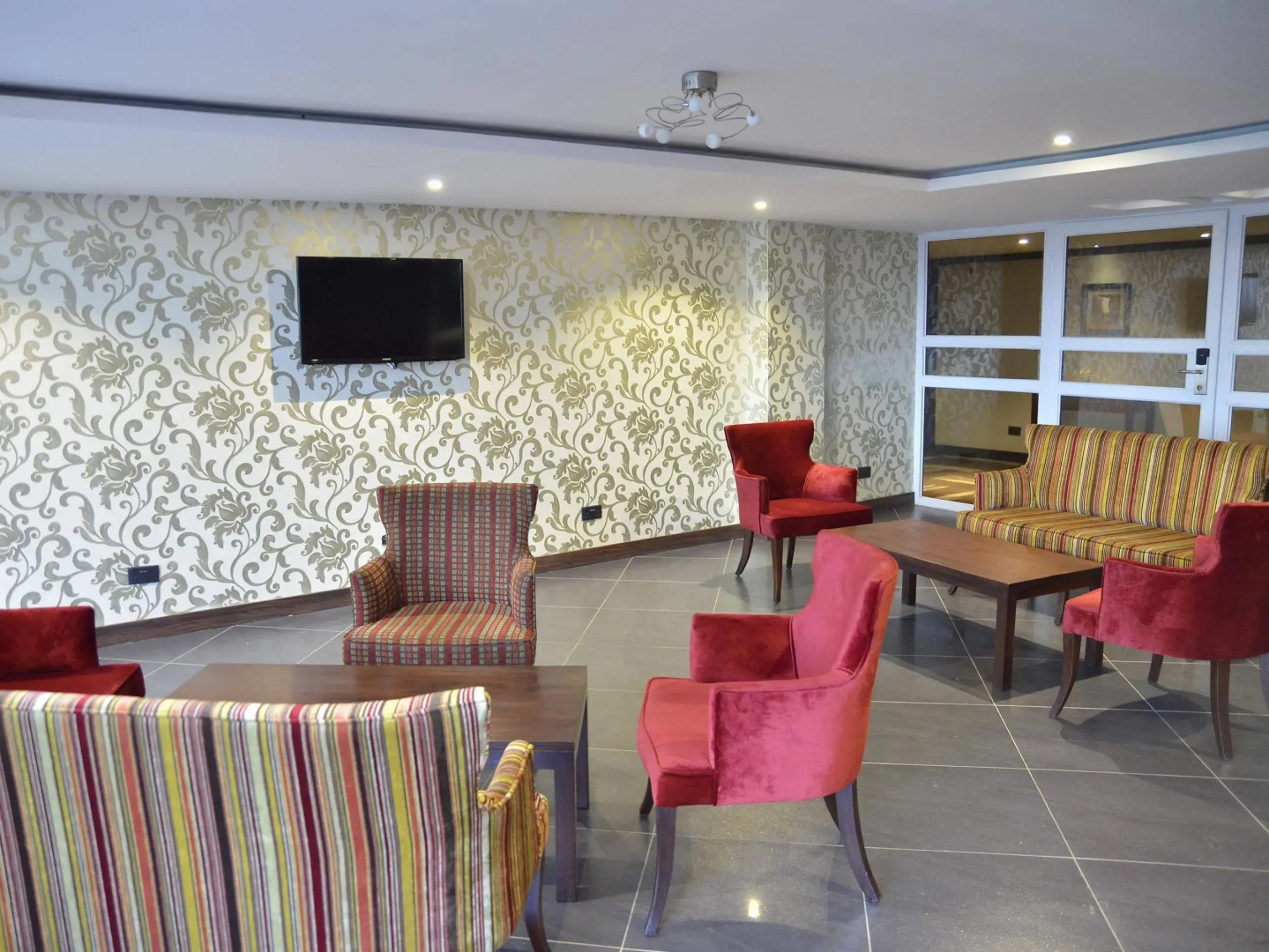 Cloud Hotel & Suites