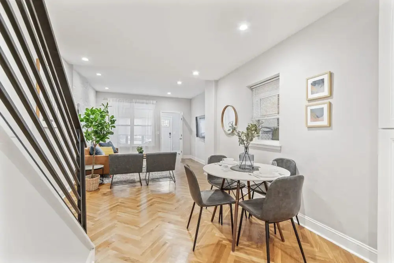 Modern & Comfy - 5* - Location Game Room