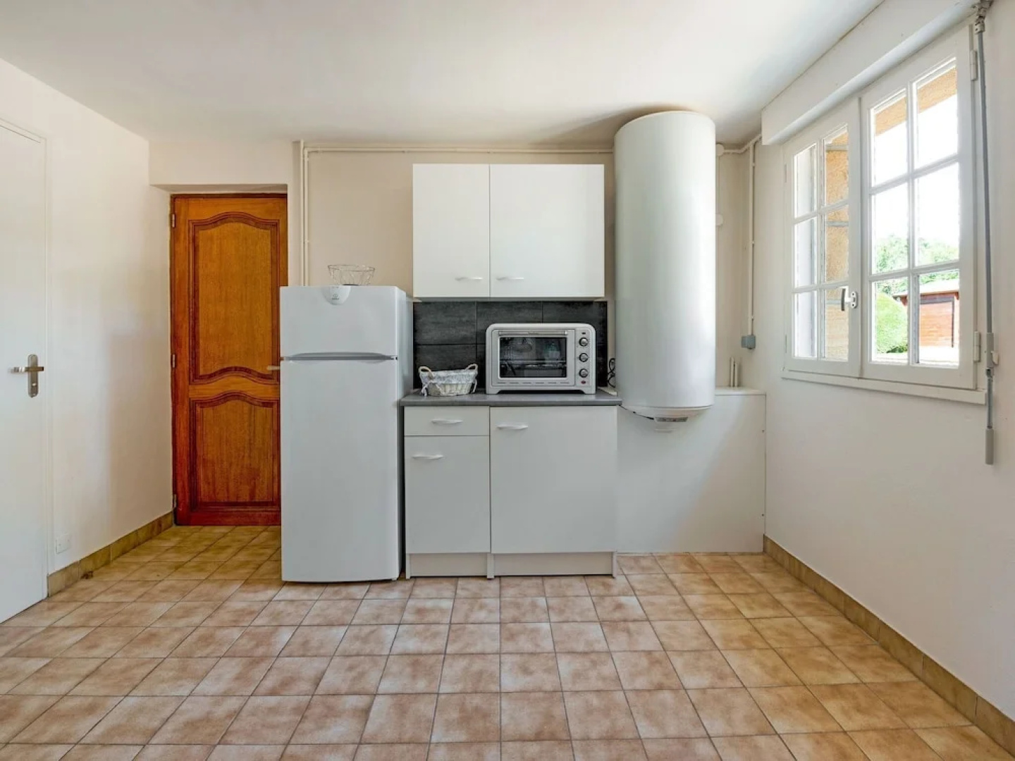 Quaint Holiday Home in Logonna-daoulas Near Sea