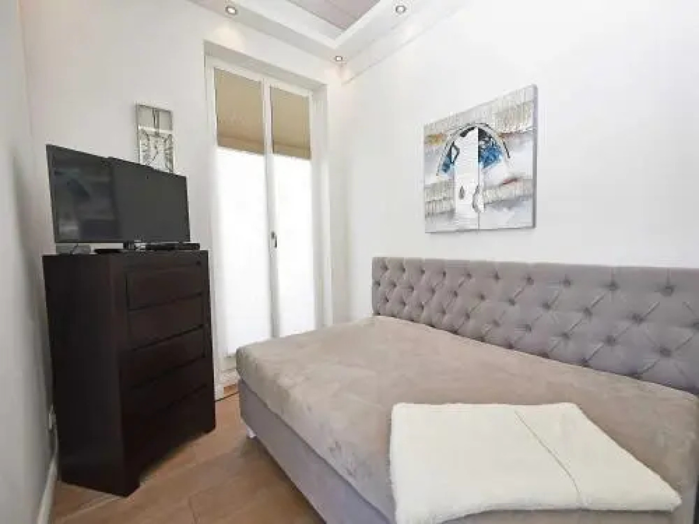 Johanna - Penthouse Nautilus 16