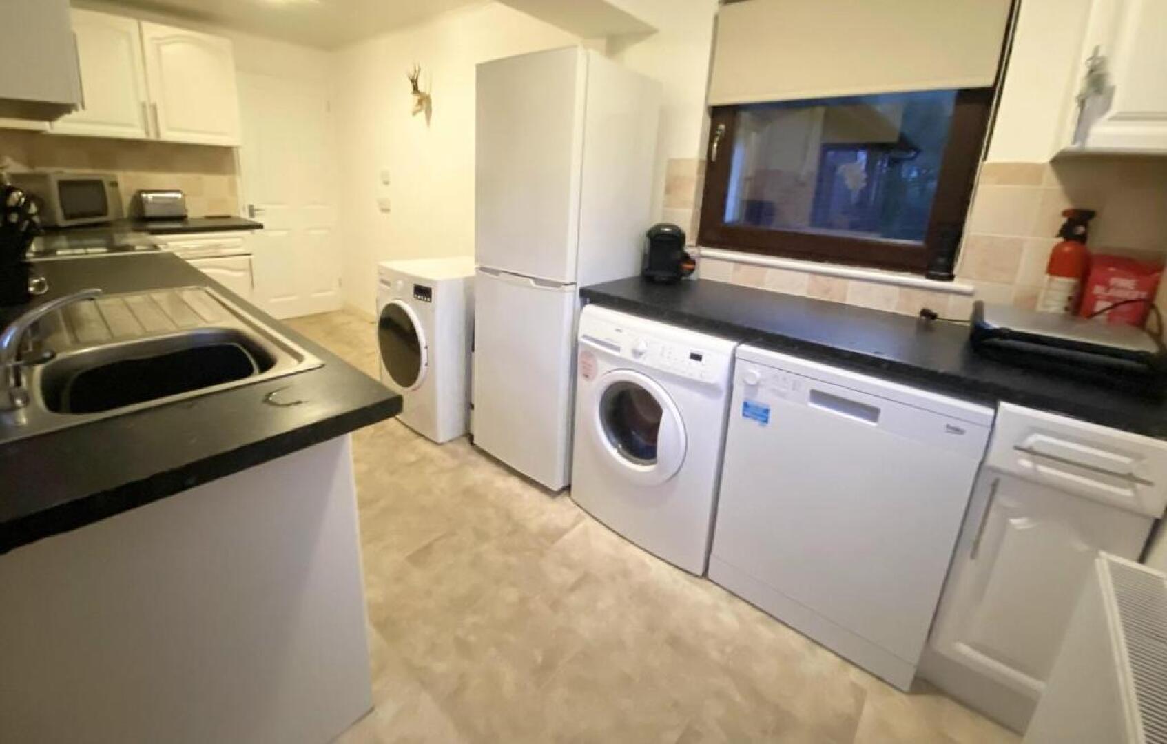 Stunning 4-bedroom Cabin With Hot Tub in Beattock!