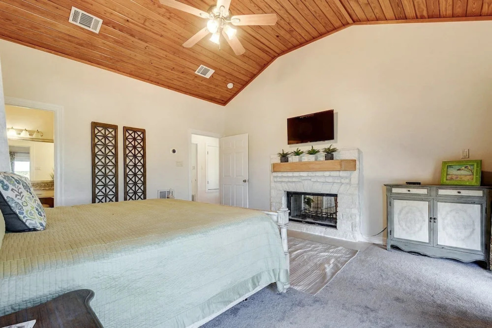 Palatial Spicewood Home and Cabin by RedAwning