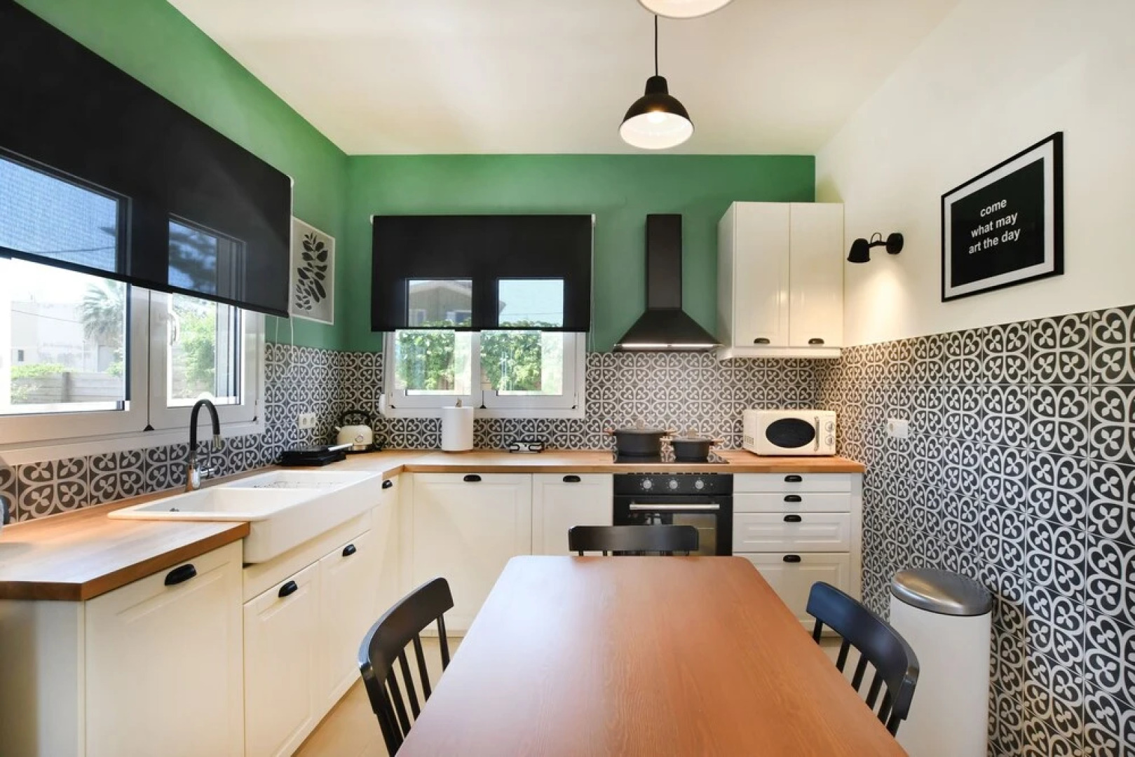 Art Garden house - 500m from the Beach