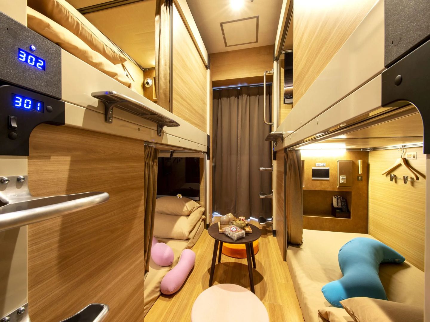 Capsule Hotel Anshin Oyado Premier Resort Kyoto Shijo Karasuma