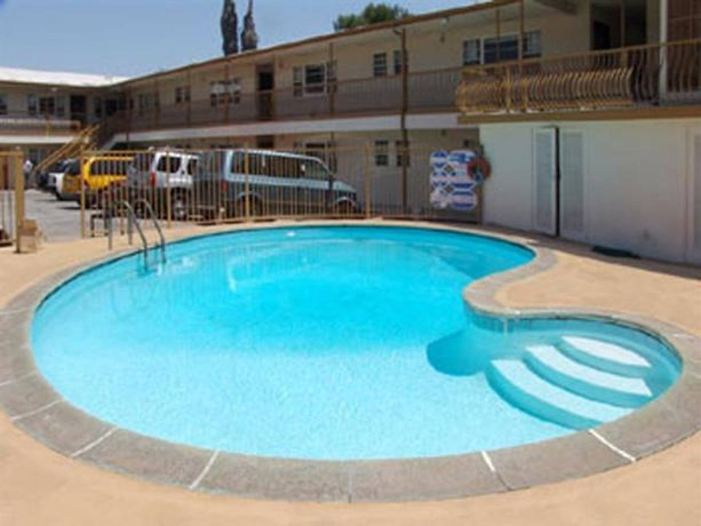 Econo Lodge Inn & Suites West Hollywood