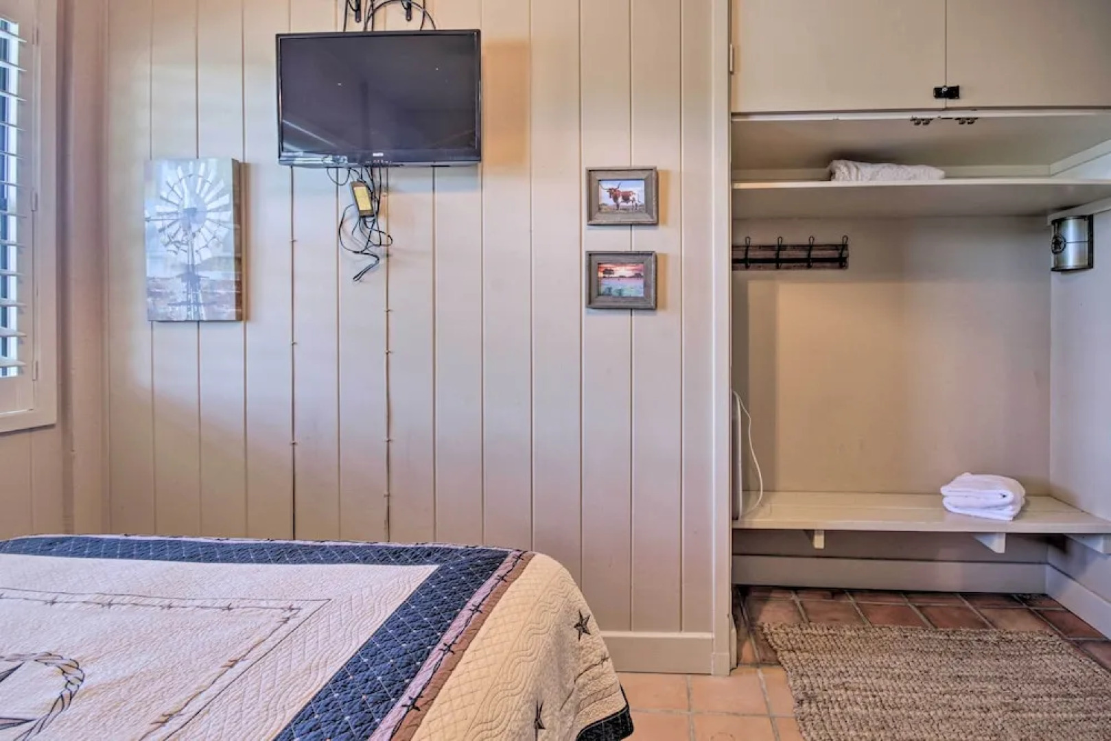 Lakefront Wallis Ranch w/ Private Beach & Patio!