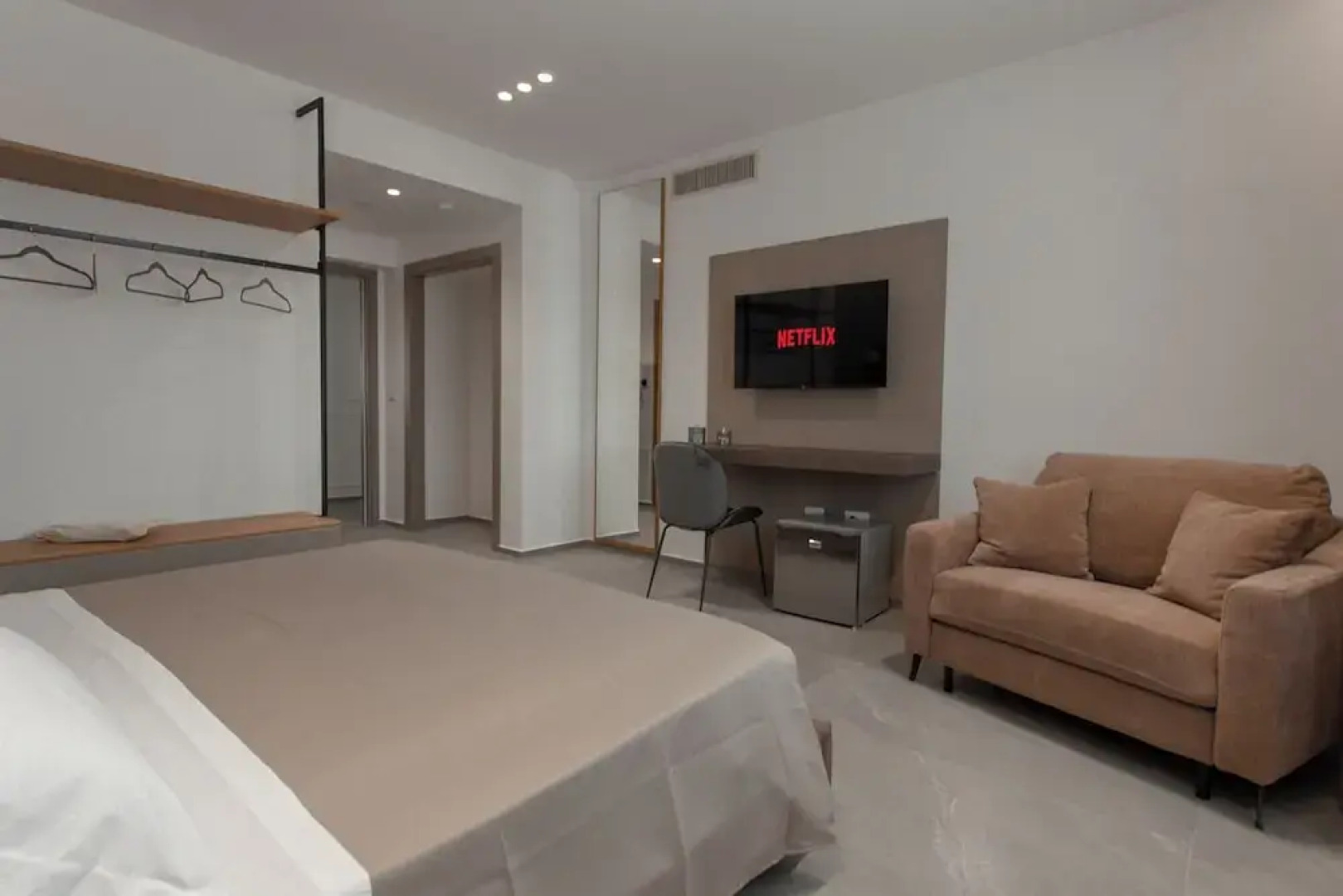 Alexander House Hotel