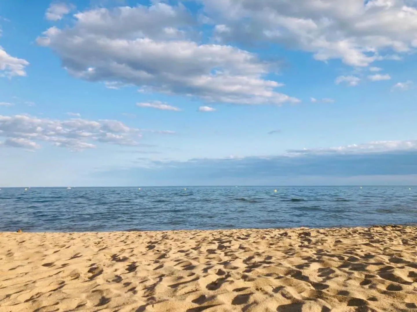 Studio Avec Terrasse a 300m de la Plage