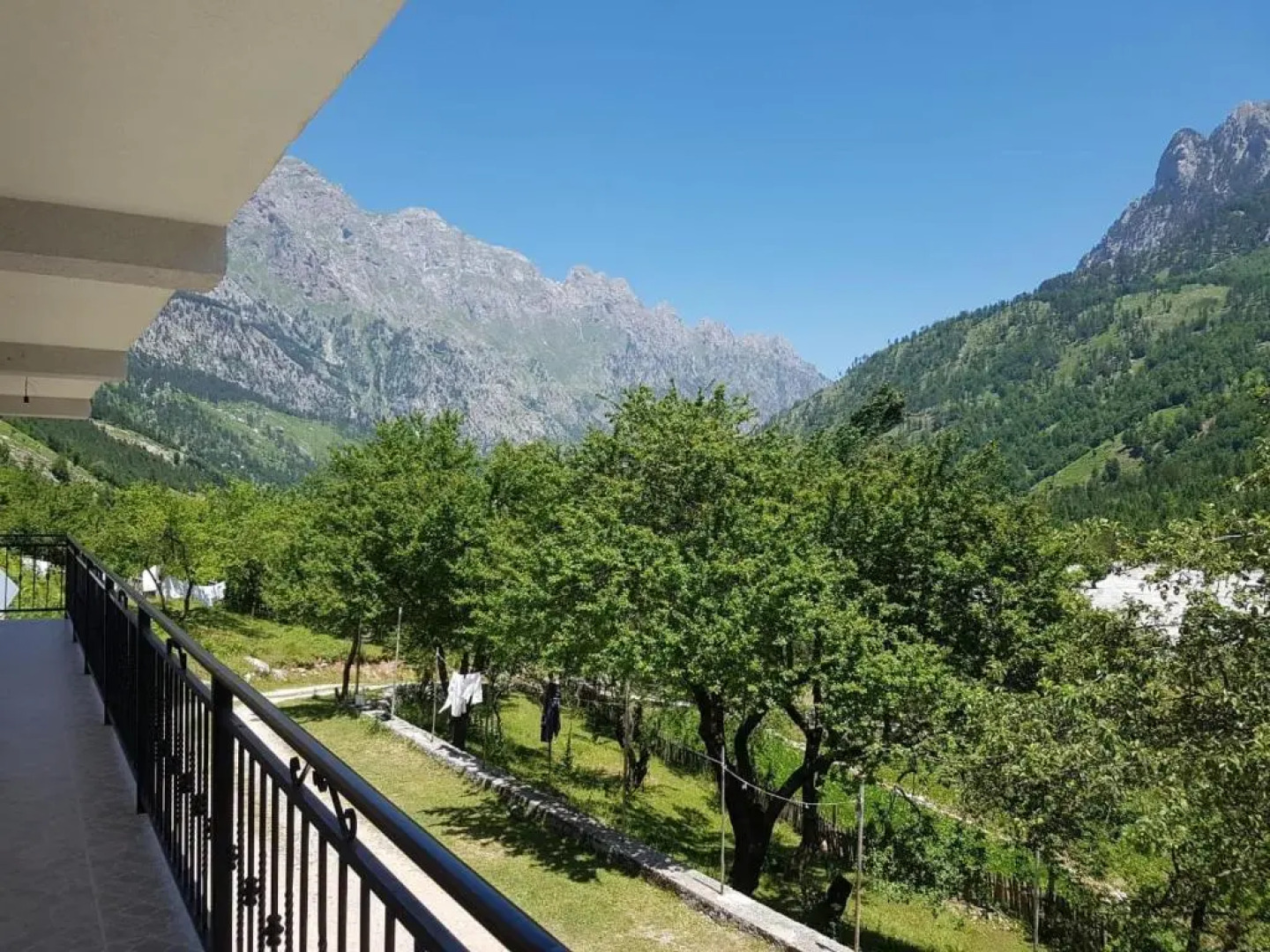 Lazer Cardaku Guest House