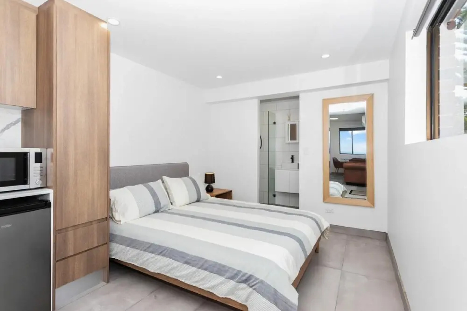 67 South Pacific Crescent - Studio Apartment