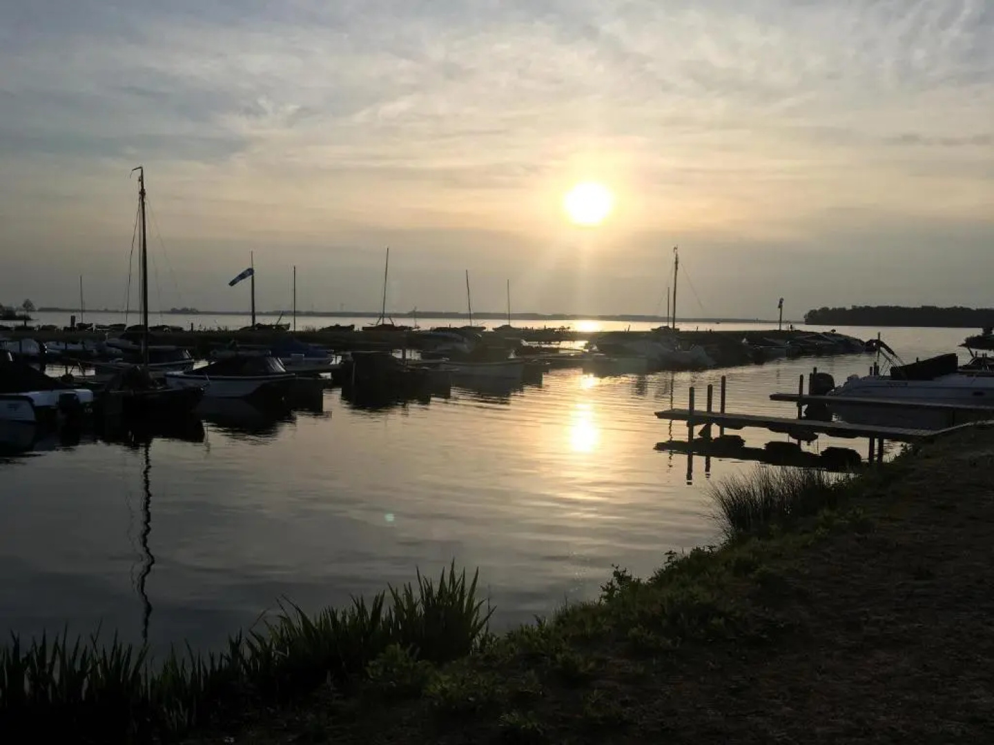 Fraai Tiny House aan het veluwemeer met uitzicht & veranda