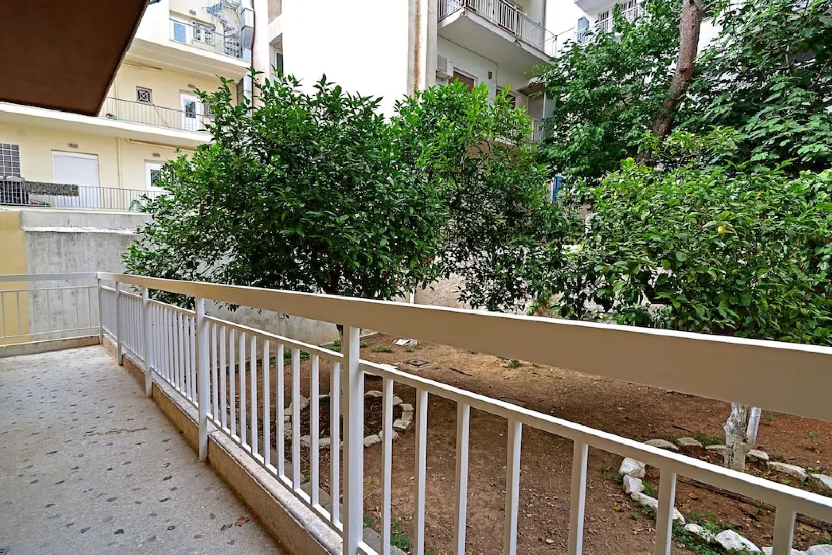 Thetidos Minimal Modern Apartment