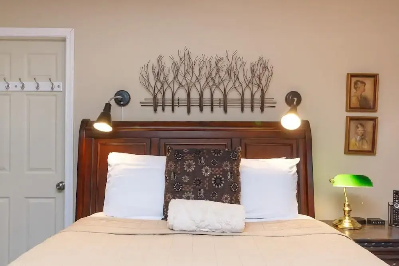 Cole's Bay Vacation Retreat Library Room