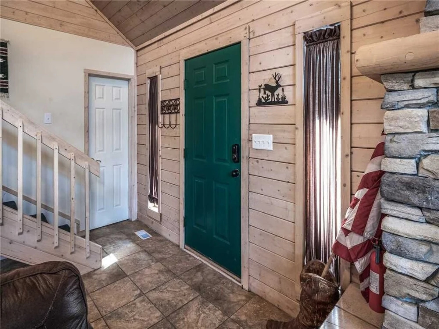 Wine N Pines - Two Bedroom Cabin with Hot Tub