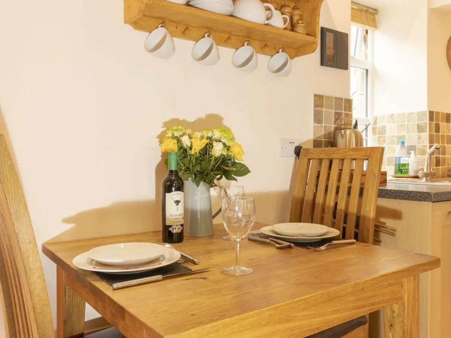 Luxury refurbished Gamekeeper's cottage, 15 acres of woodland by Hadrian's Wall