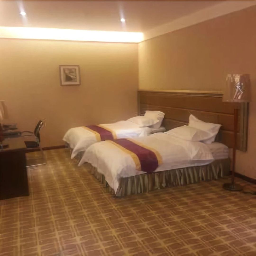 Xinhua Business Hotel