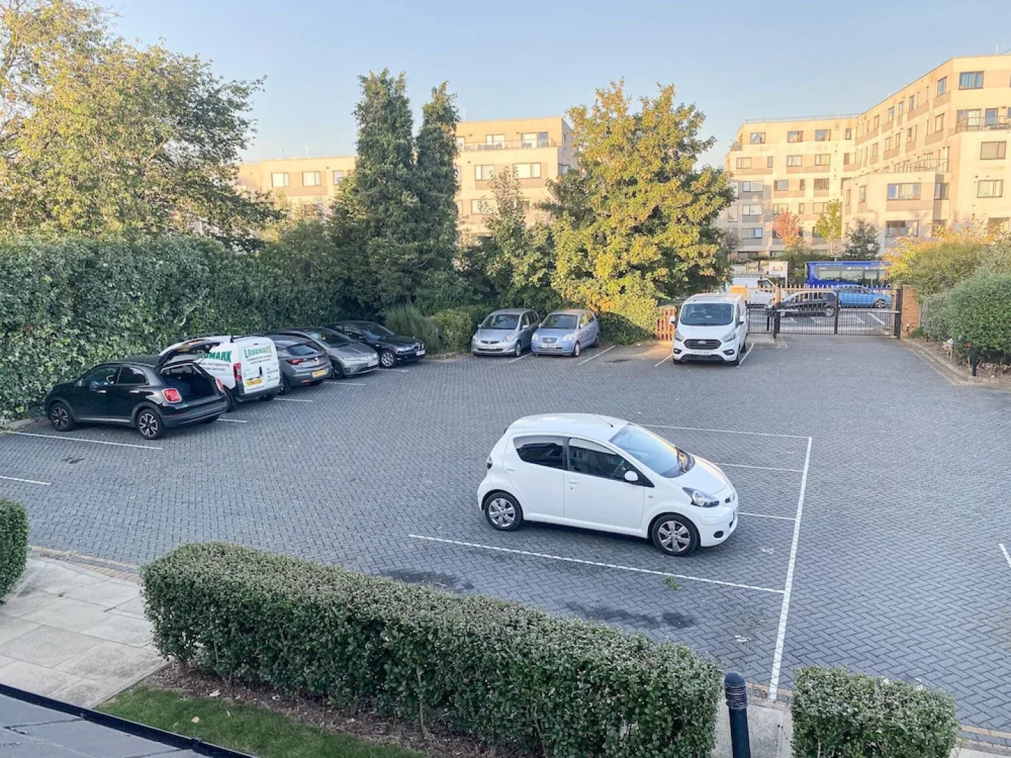 Short Stay Legoland Windsor Heathrow Thorpe Park Twickenham