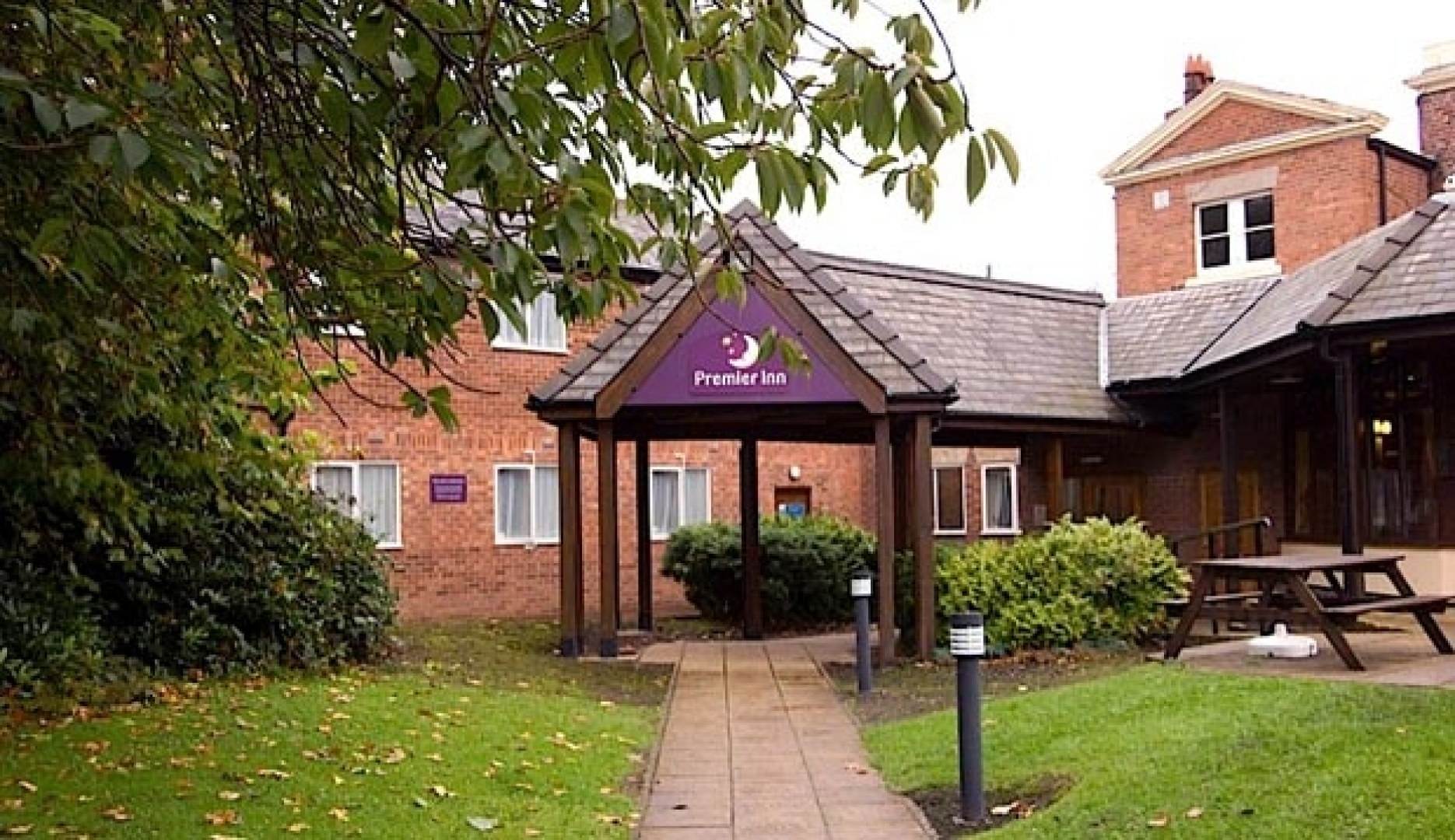 Premier Inn Wirral (Childer Thornton)