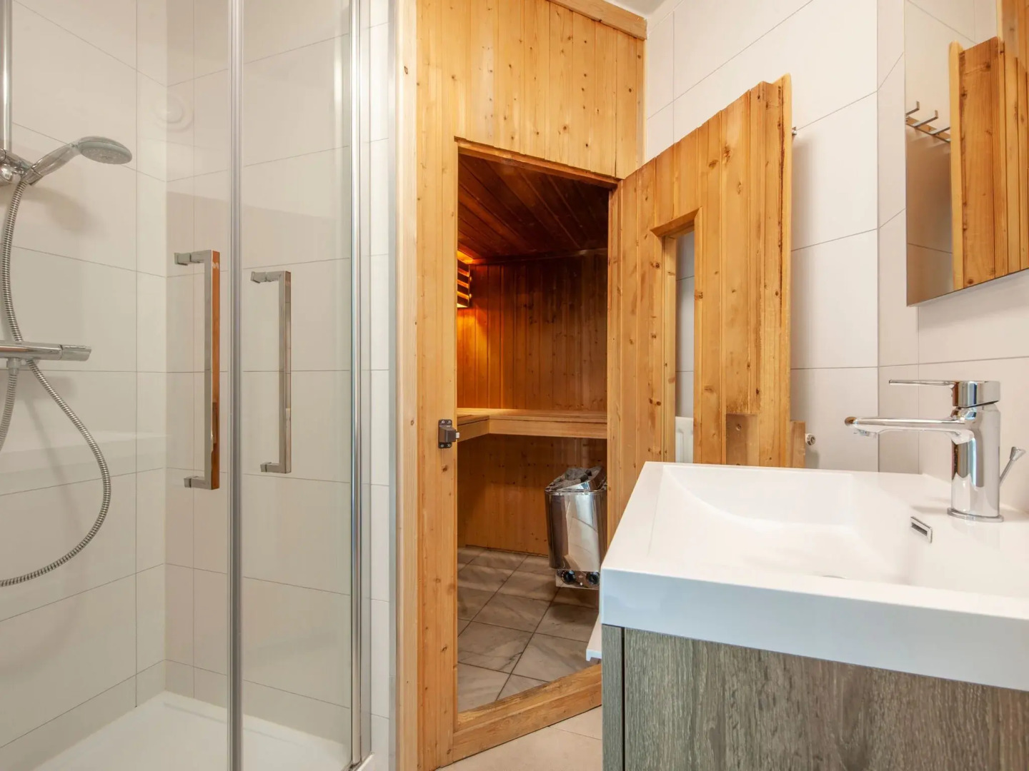 Restyled House With Sauna, 1 Km. From The Beach