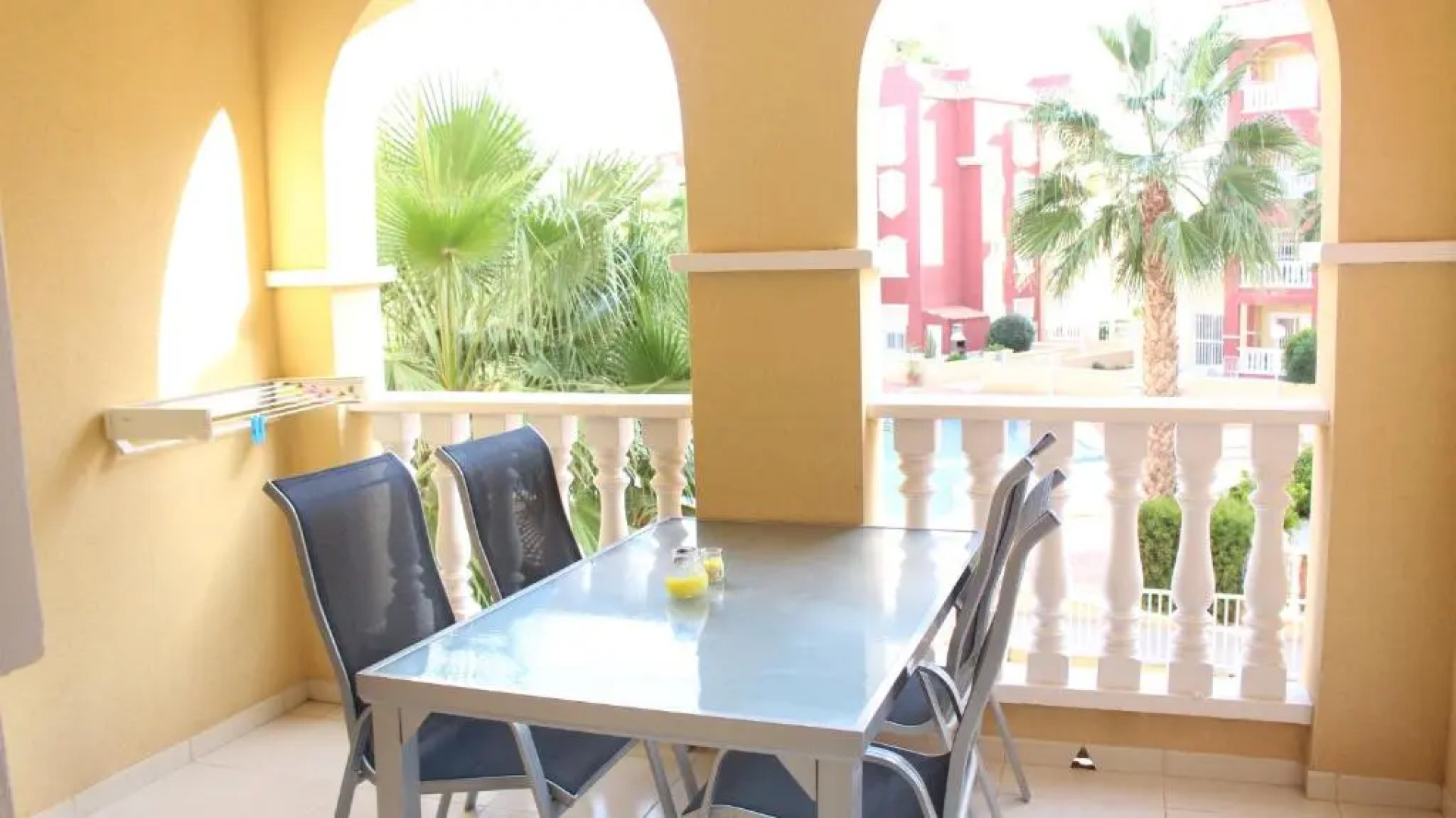 Beautiful 3 bed, 2 bath modern apartment