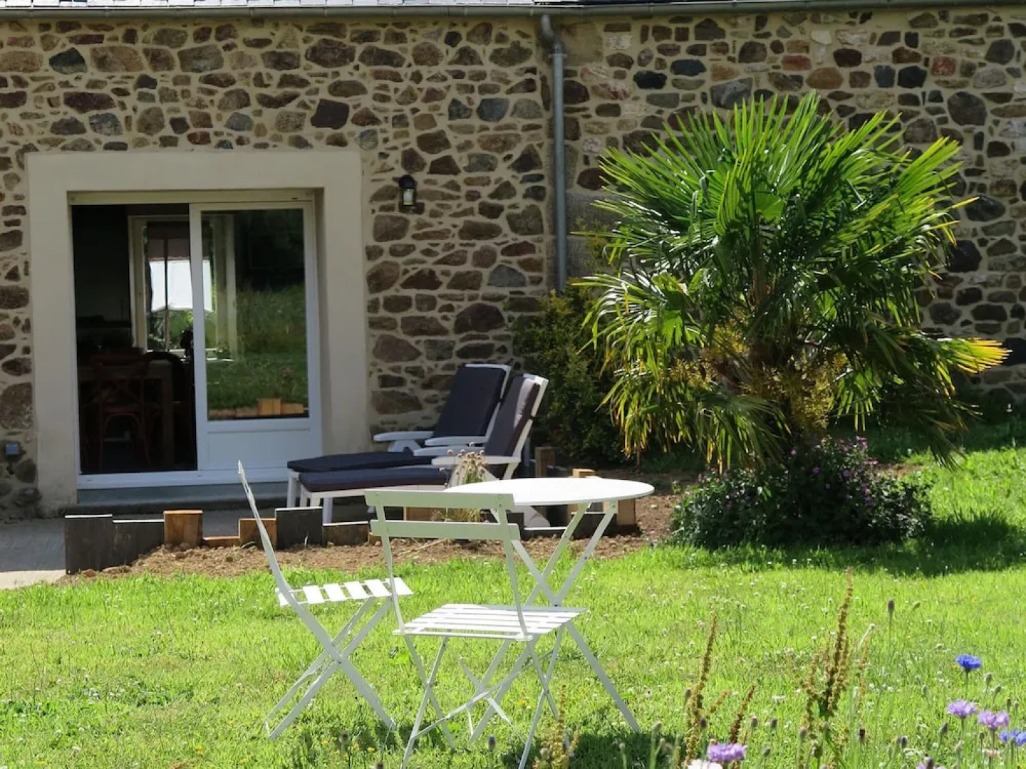 Pretty Cottage in La Chapelle-neuve Brittany With Jacuzzi