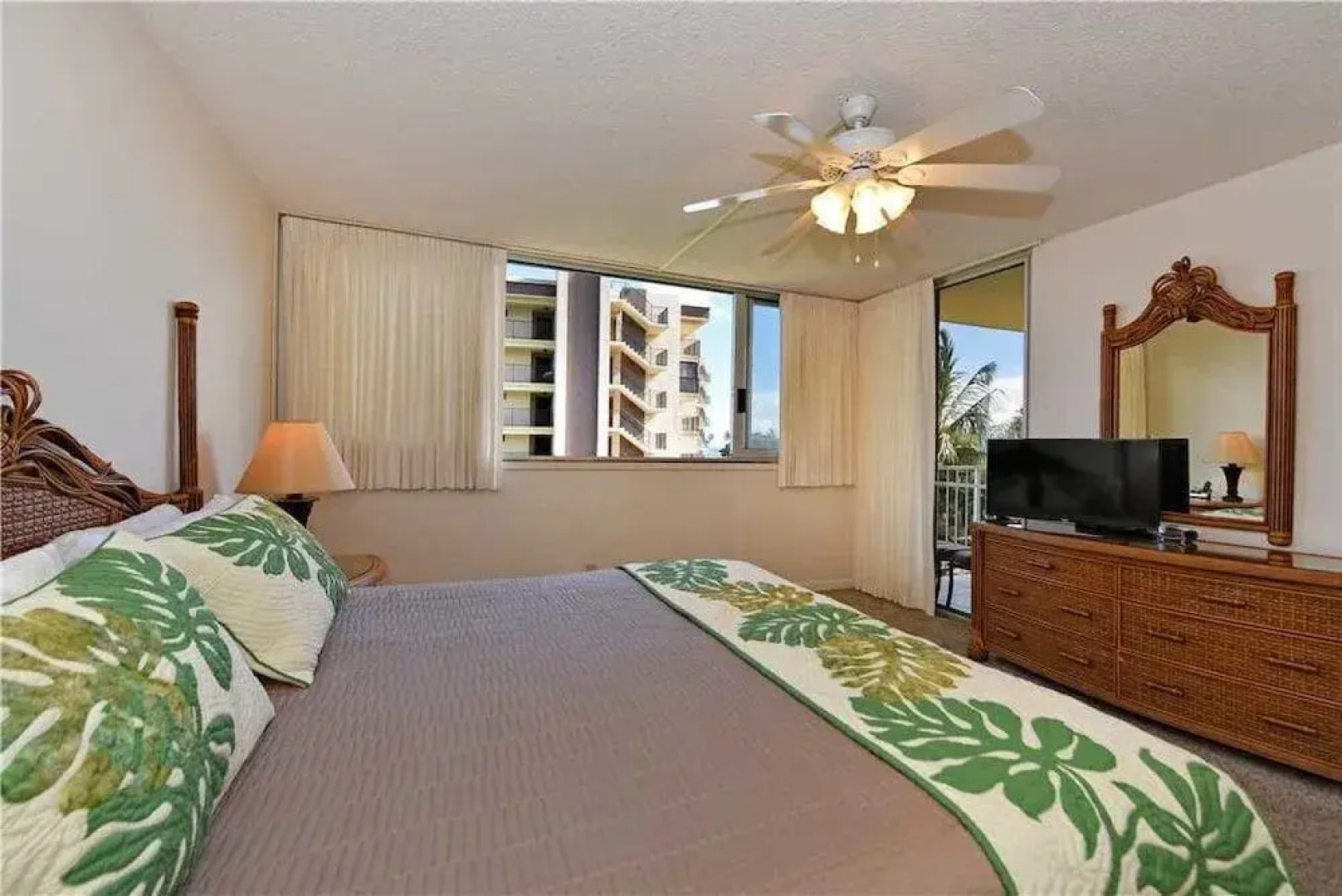 Royal Kahana 1012 by RedAwning