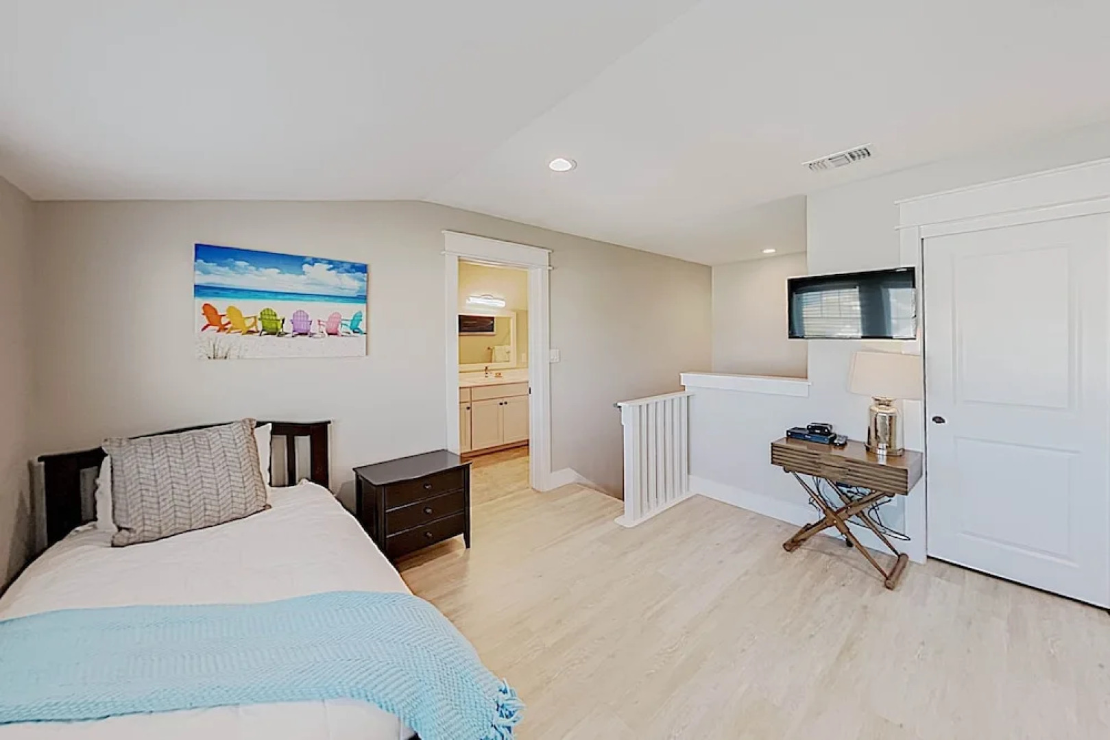 Bayfront 3br W/ Patio & Pool 3 Bedroom Condo