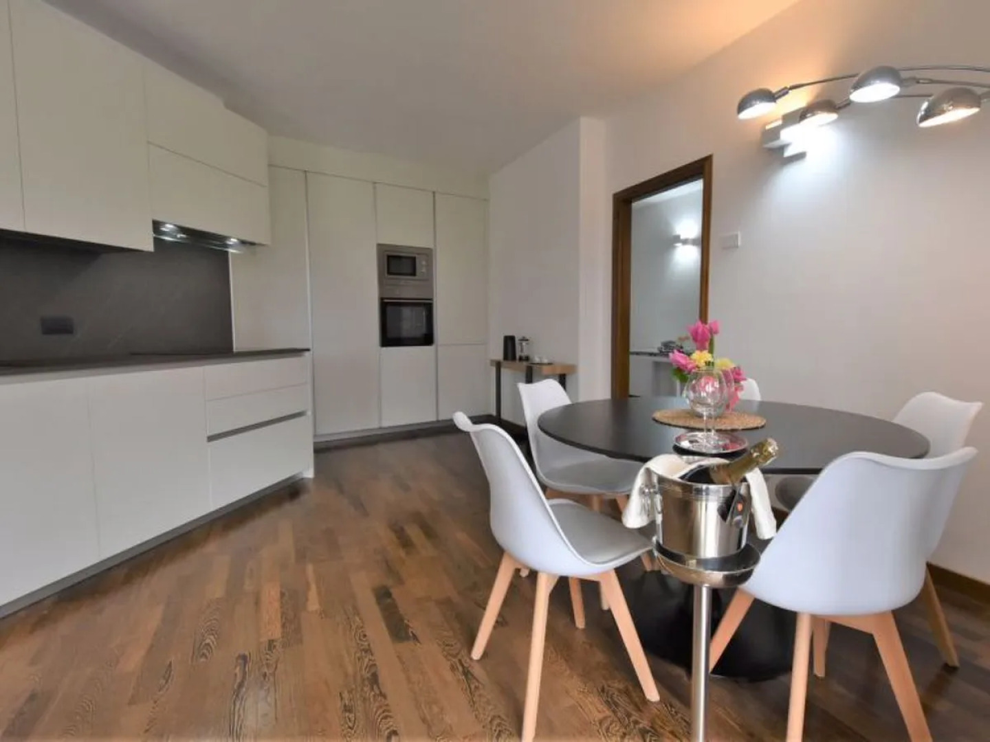 Valley View Pool Apartment