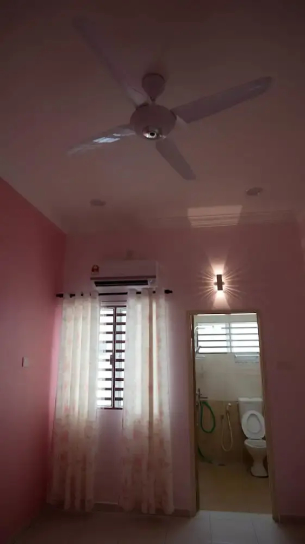 Holidayhome 188 Taman Sejati Suria
