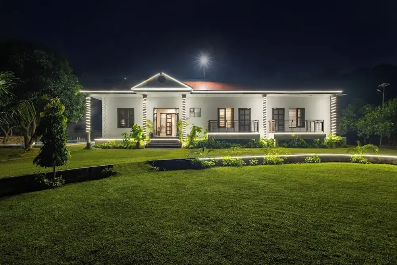 Alaya Stays 5 BHK Pet friendly with pvt pool - Ashirwad Farms