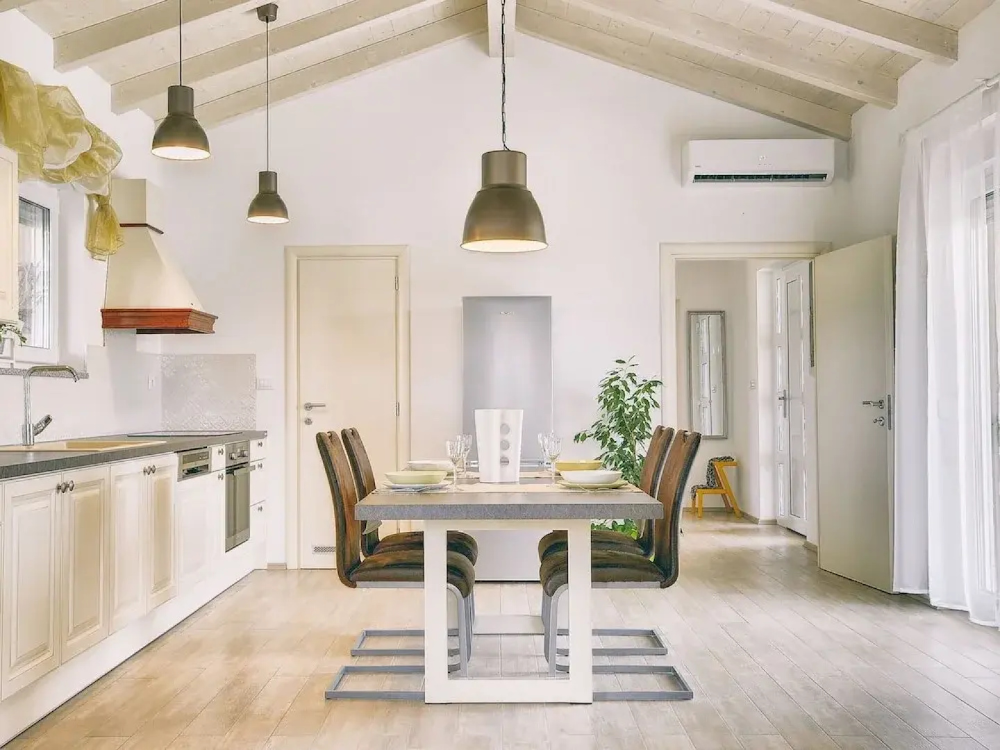 Modern Villa in Pula With Garden