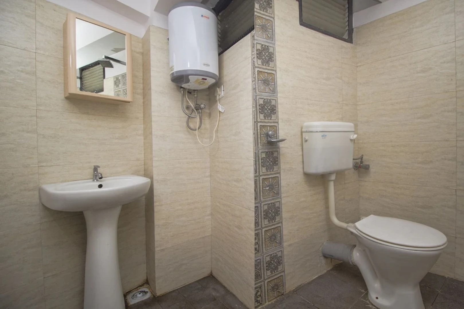 OYO 3875 Hotel Everest Glory