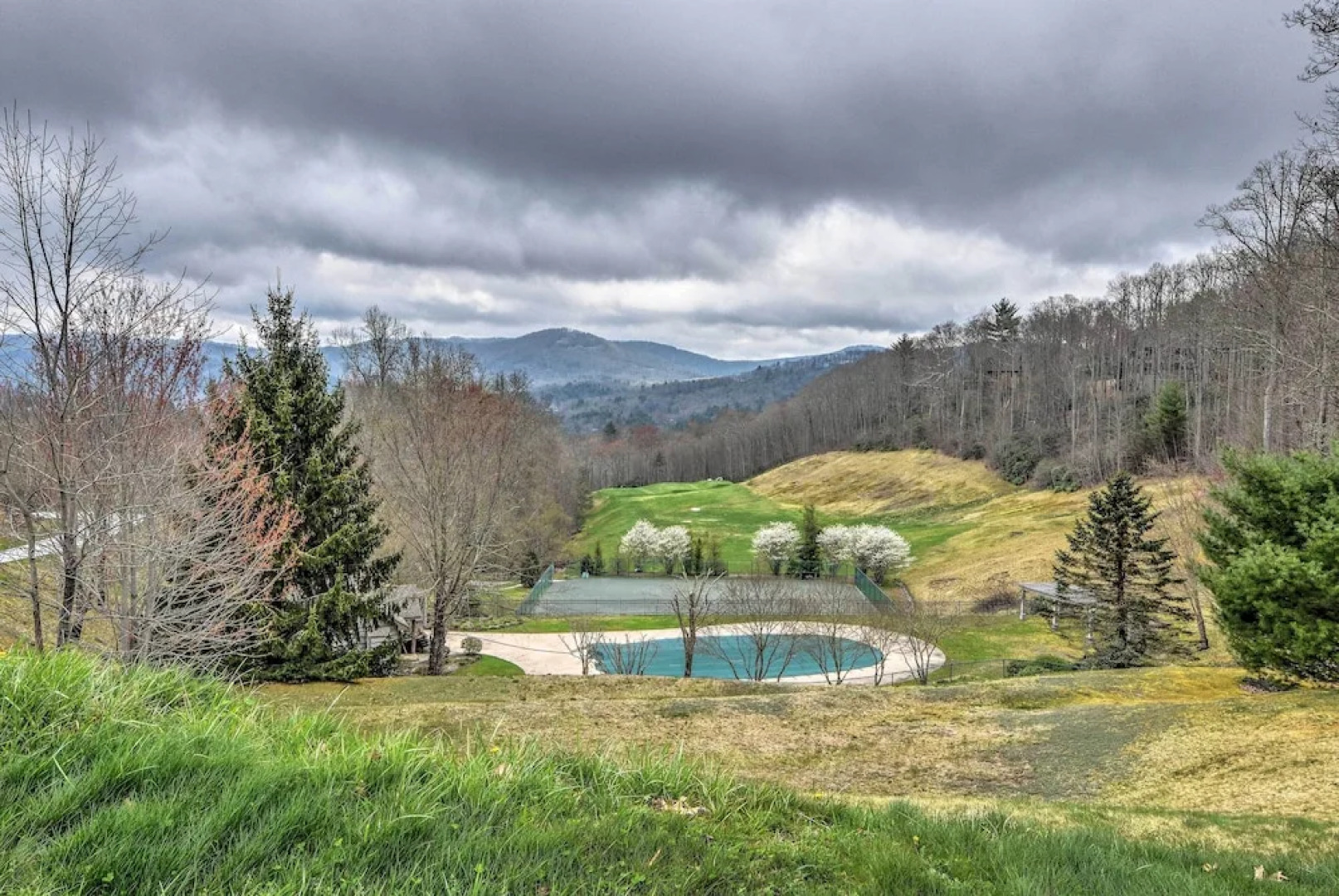 Trillium Links Condo w/ Deck Near Lake Glenville!