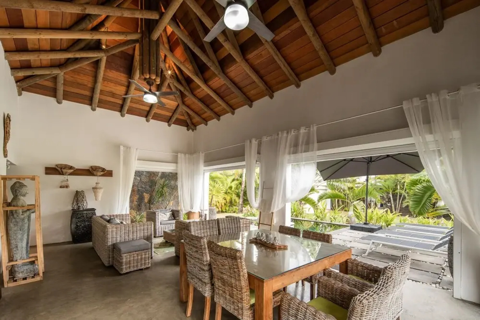 Koki Bonheur Beachfront Villa by StayMauritius