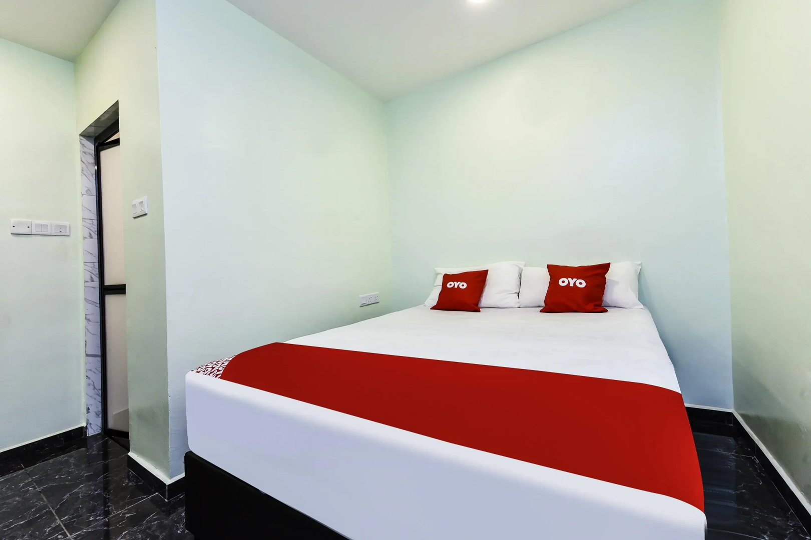 Th Hotel by OYO Rooms