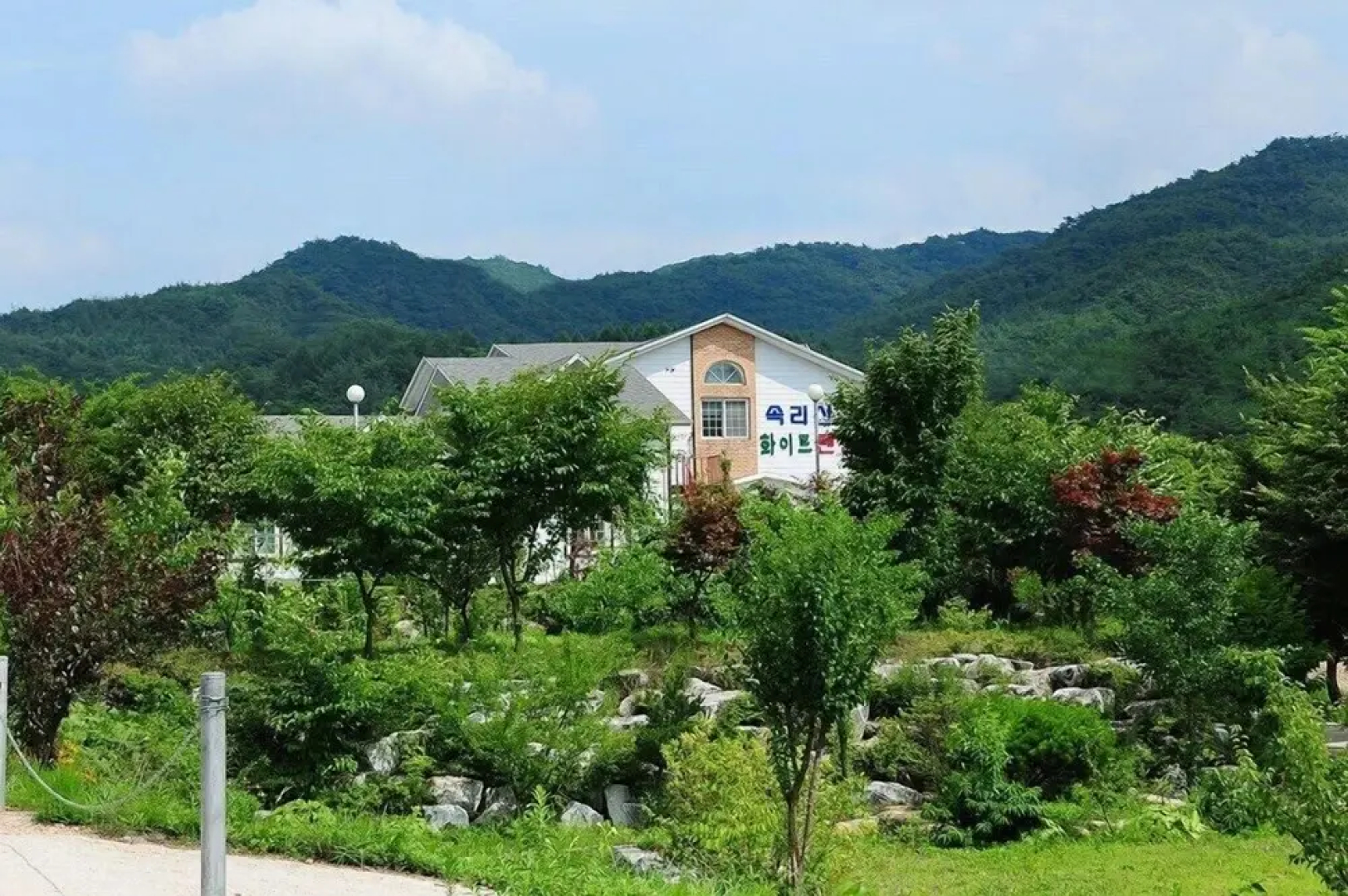Songnisan Mountain White
